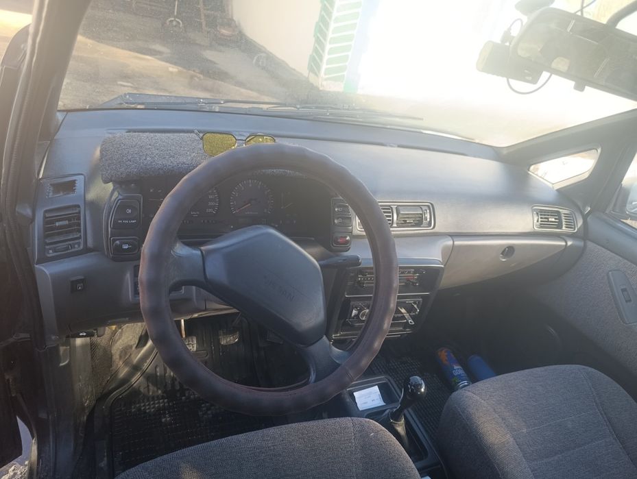 Продам машину Nisan prairie