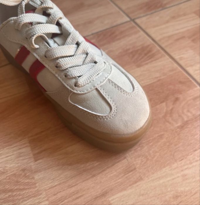Adidasi Stradivarius