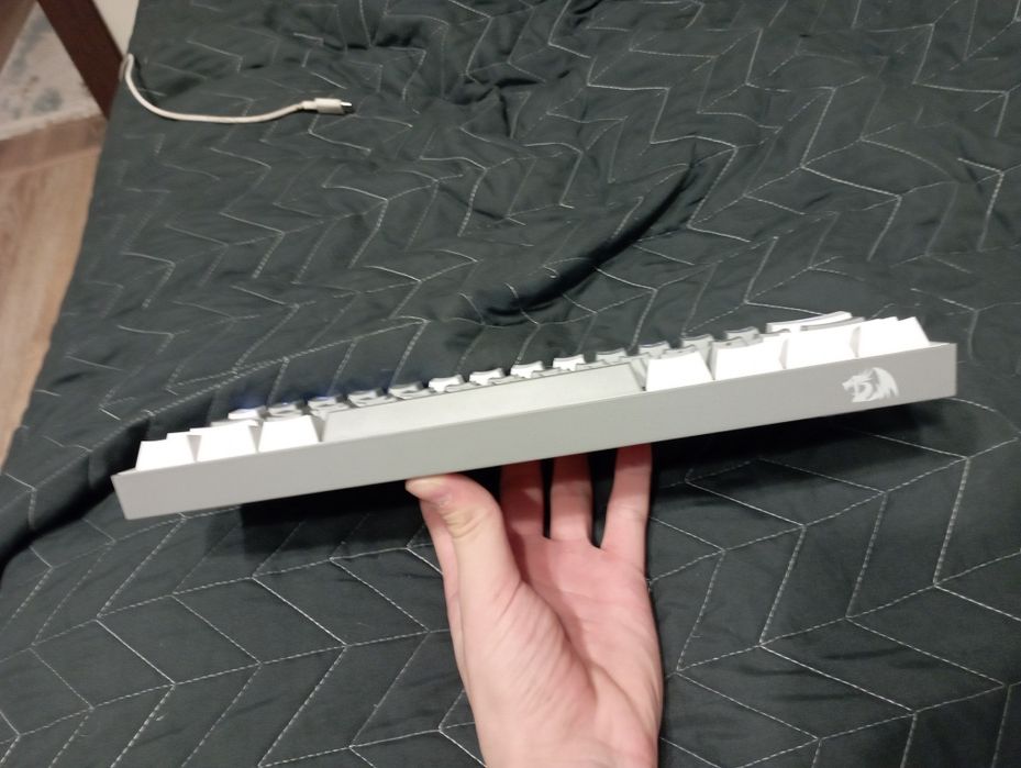 Продам клавиатуру Redragon