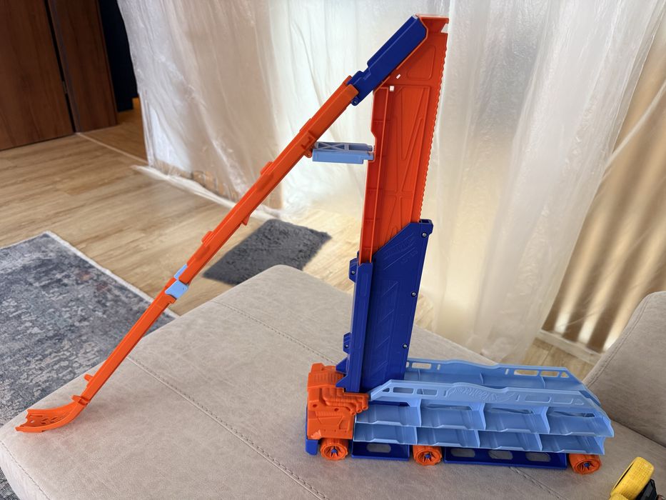 Автовоз Hot Wheels и Кола с дистанционно