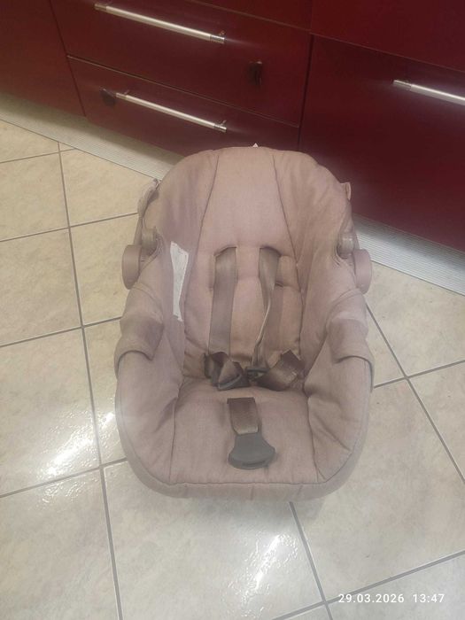 Scoică auto bebeluș + copertină | Ușoară | Sistem prindere sigur