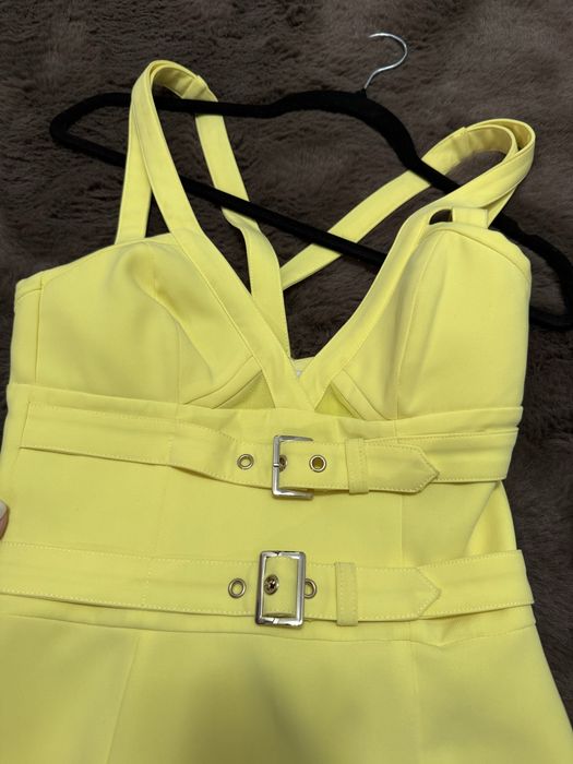 Елегантна рокля Guess