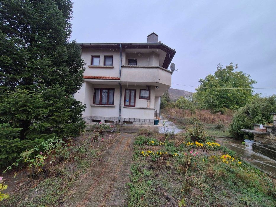 Еднофамилна двуетажна къща!!! Разбойна!!!