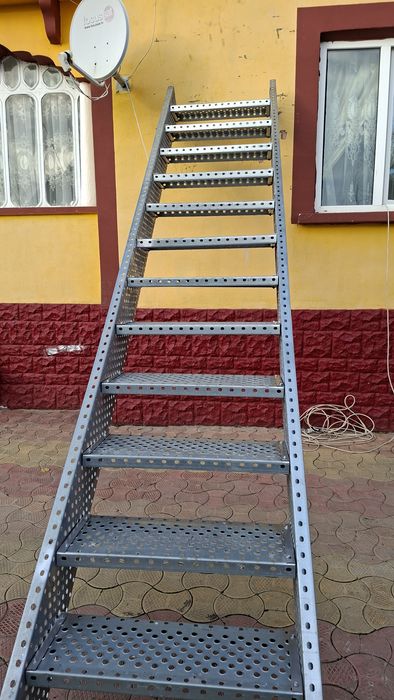 Confectionam scarii metalice zincate exterioare și pentru incendii , p