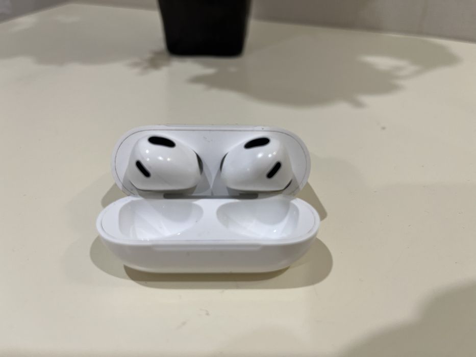 Air pods 3 в отличном состоянии