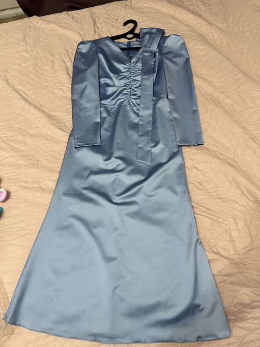 Платье из атласа, сшито на заказ