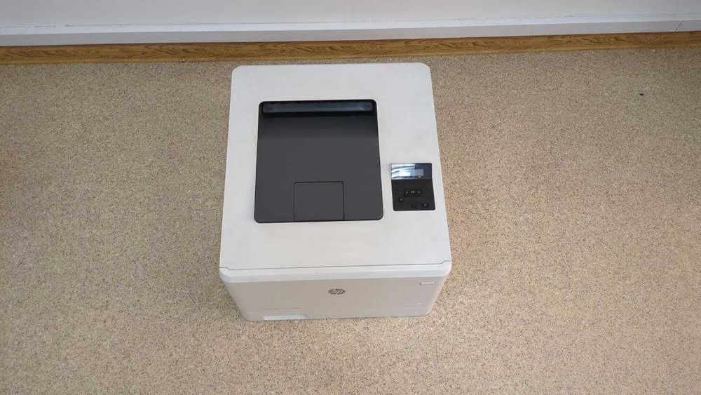 Color Laser Jet pro M452nw