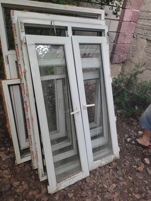 Продам пластиковые окна 5 шт.