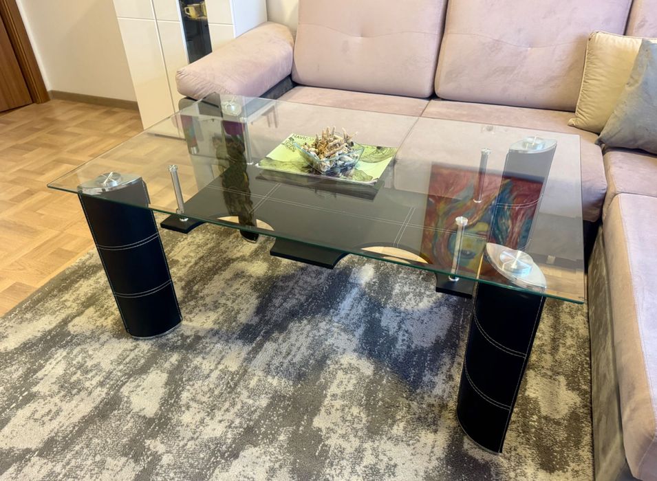 Стъклена маса за красив интериор