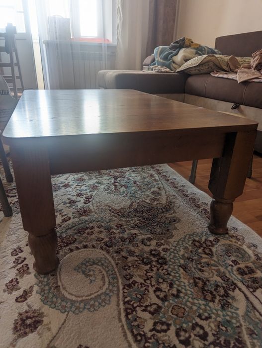 Стол для гостиной