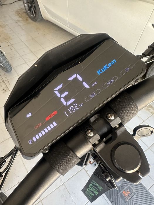 Trotinetă electrică KuKirin G4 – anvelope Road + Off-road incluse
