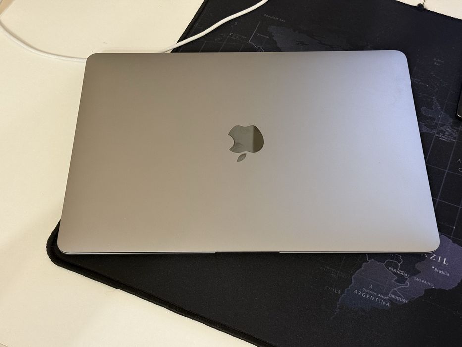 Продам Macbook 2020 M1, 97% Акб, в иделаьном состоянии