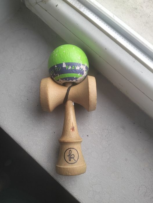 Vând kendama paly semnată de xremus