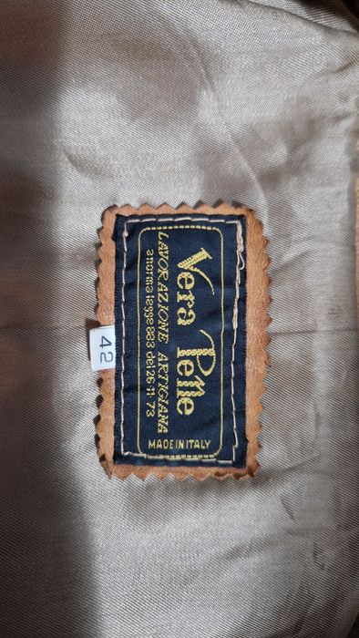 Vând sacou piele crem mărimea 42