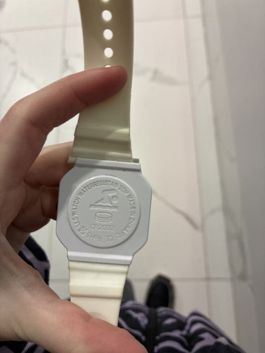 Кварцовые часы Aisha Serebriti