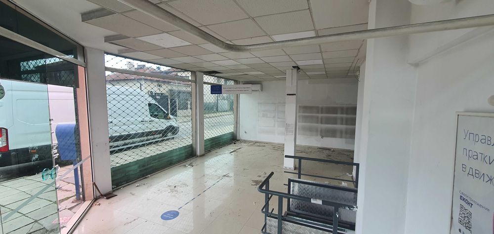 Топ локация! Ъглов магазин, офис, търговски обект под наем с отлична видимост – 80 кв.м