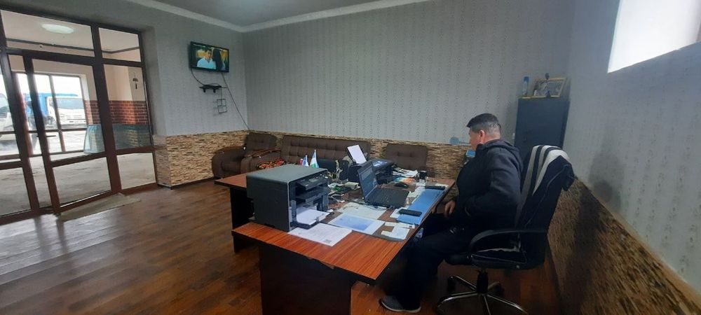 Срочно бино сотилади. Жиззах осиё бозор рупараси.