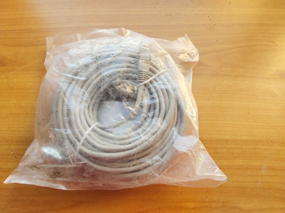 германски оригинален интернет кабел 15 метра чисто нов запечатан
