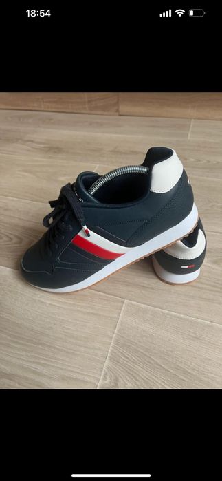 Vând teniși Tommy hilfiger noi