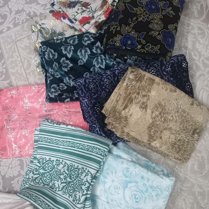 Платки, носовые платочки, отрезы тканей