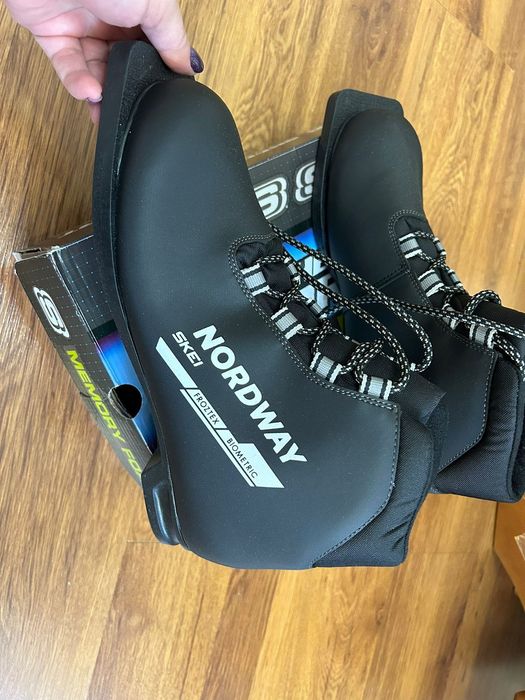 Лыжные ботинки новые