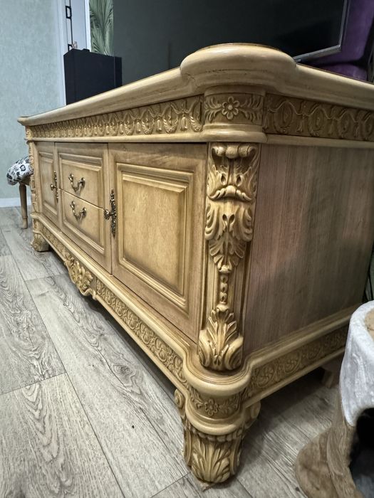 Деревянный комод