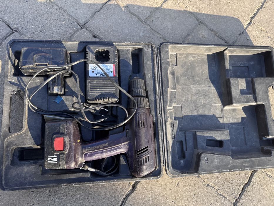 Шуруповерт в коробке