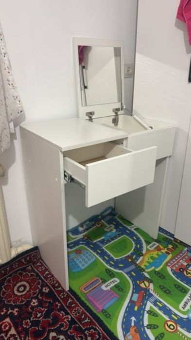 Туалетный столик