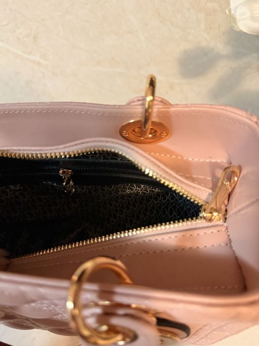 Дамска чанта Lady Dior пудра среден размер