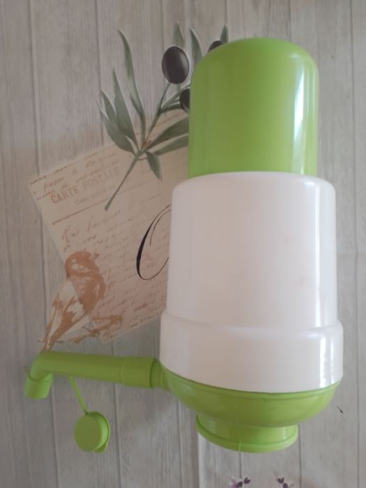 Ръчна водна помпа