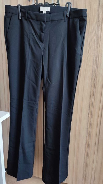 H&M pantaloni noi marime 46 + set 2 sutiene 95D