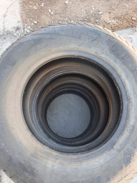 Автошина қыстық дөңгелек. Зимный