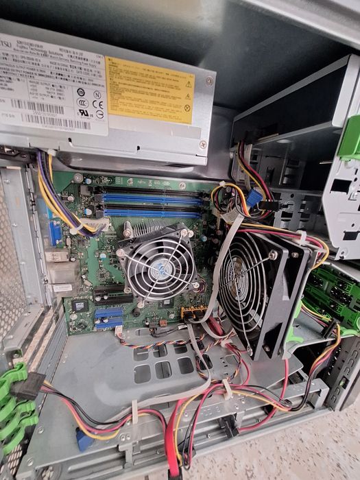 Продам сервер Fujitsu PRIMERGY TX100 S3p