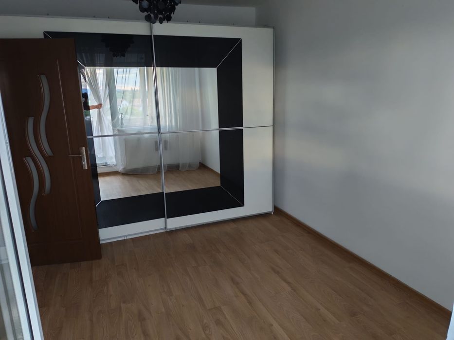 Apartament 2 camere, semidecomandat, poziție excelentă (la șosea)
