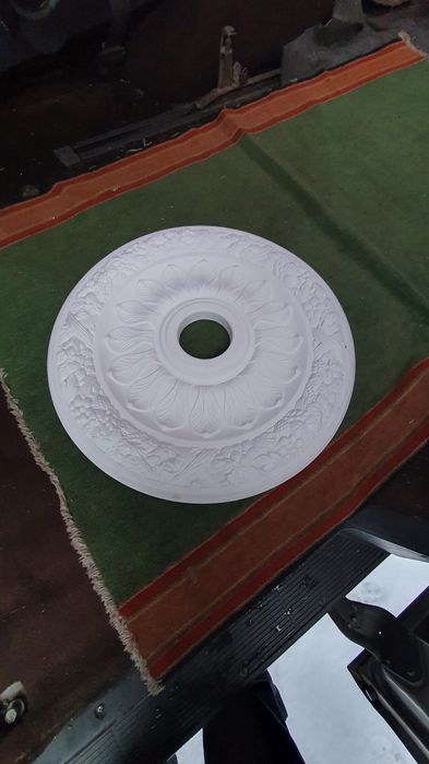 Потолочная розетка под Люстру.