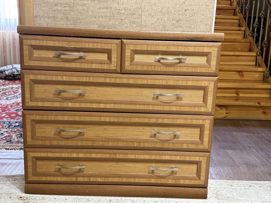 Продам шкаф и тумбу для прихощей