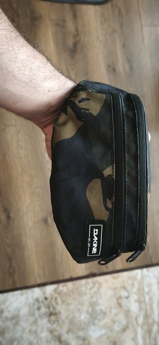 Чантичка за кръста dakine