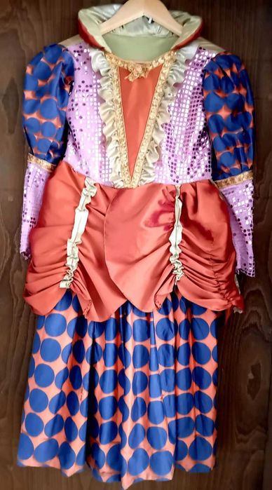 Карнавална рокля уникат ръчна изработка, ксилофон и дървени играчки