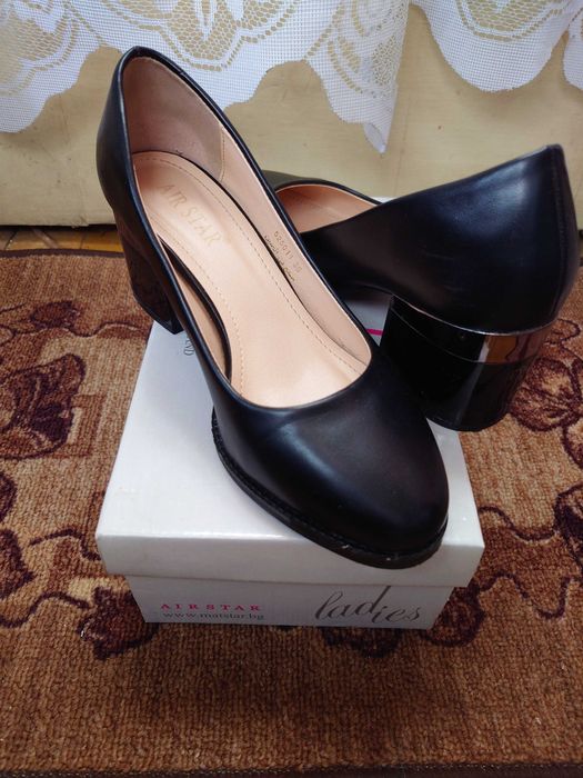 Обувки с дебел ток