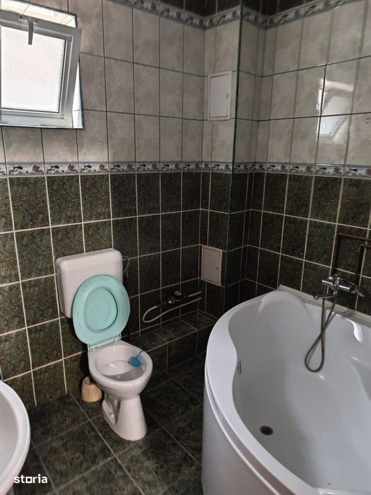 Casă Spațioasă De Inchiriat – Exercițiu | Ideală Pentru Afacere