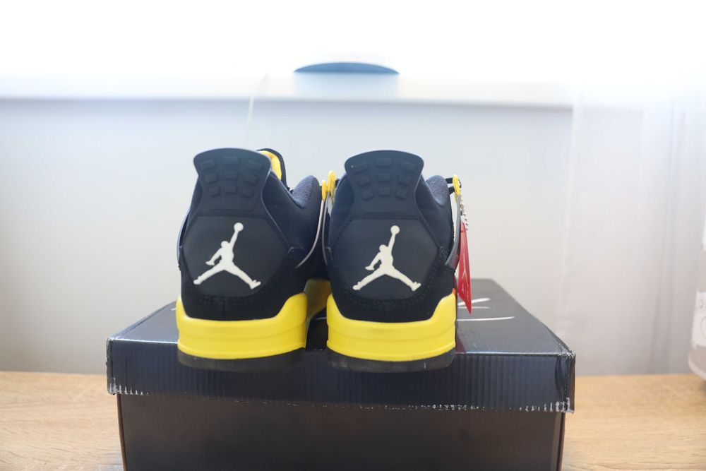 Jordan 4 Thunder   44