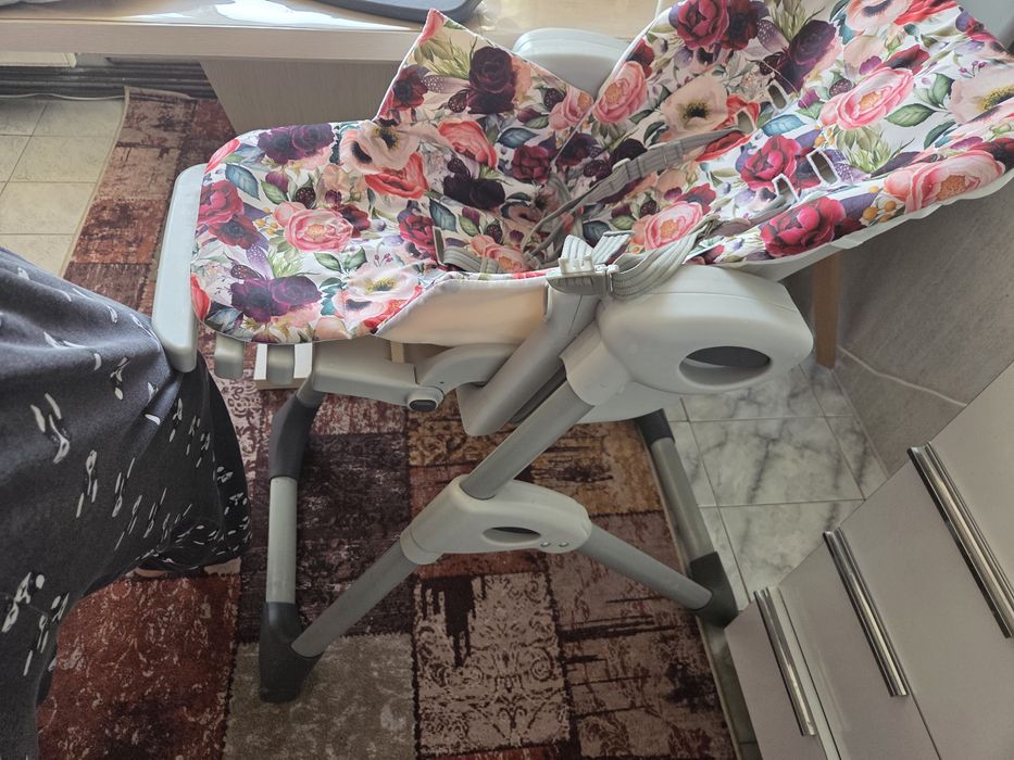 Oferta !! Scaun de masă bebe joie cu 2 huse impermeabile