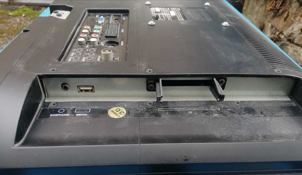 Продавам 2 броя 22'' телевизори