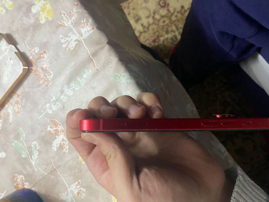 Телефон Apple 13 Red