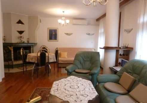 Дава се под наем Тристаен апартамент в Бургас, Център - 110 кв.м за 510 € - Снимка #2