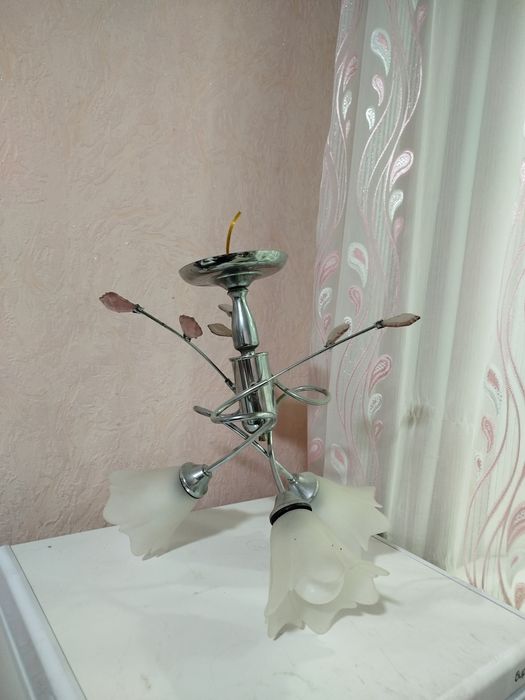 Продам люстру б/у