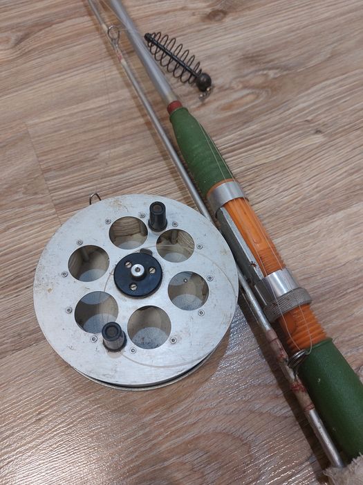 Спиннинг советский и удочка