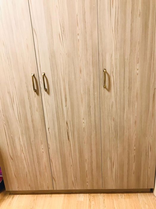 Продам шкаф распашной