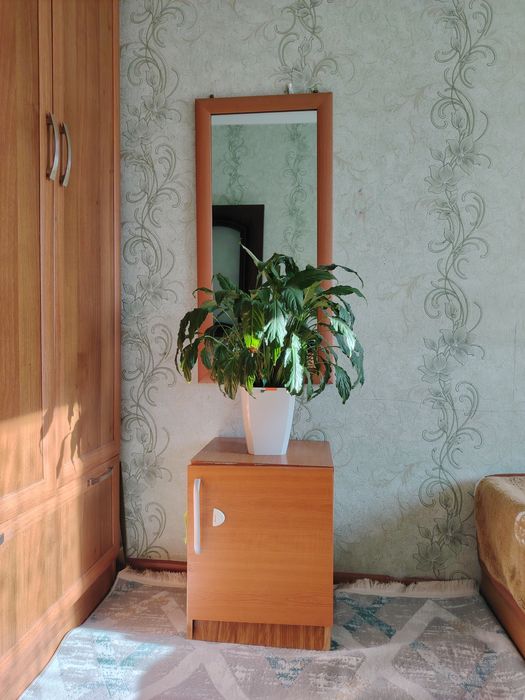 Кровать, 2 тумбы, зеркало