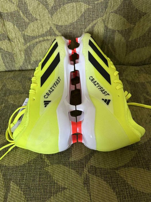 Нови футболни обувки Adidas X Crazyfast League.
